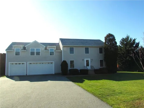 136 Corporate Pl, Middletown, RI 02842