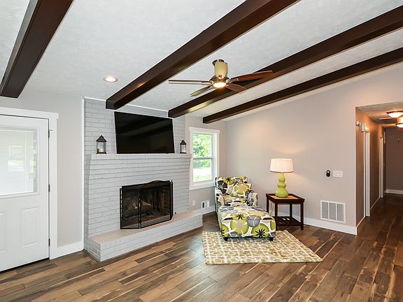4th image of 4069 Middle Dr NE