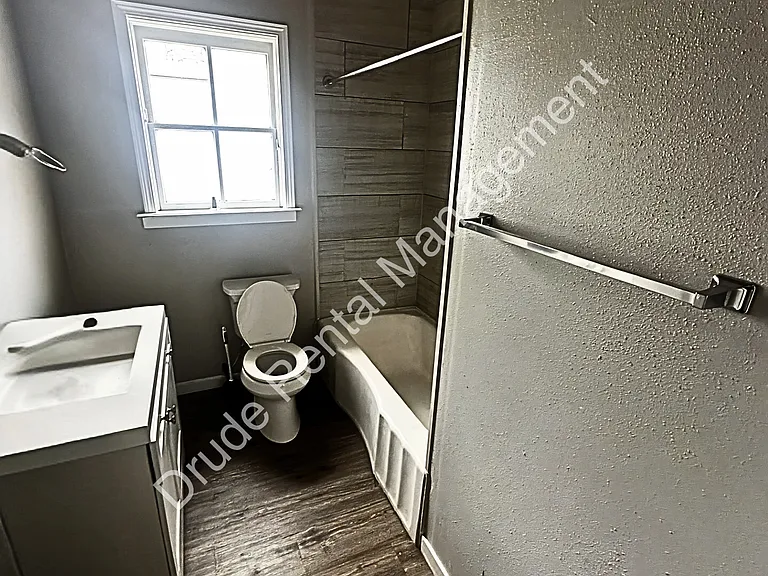 408 E Michigan St — Photo 11