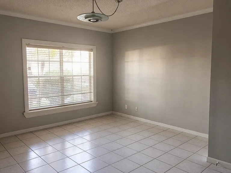 5662 NW 99th Way — Photo 3