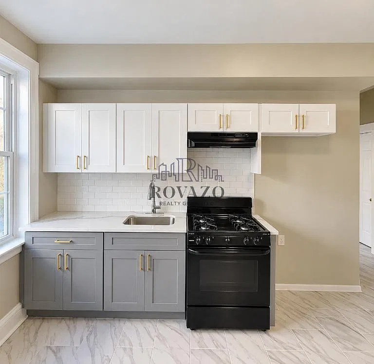 2 bed, 800 sqft, $1,900 — Photo 1