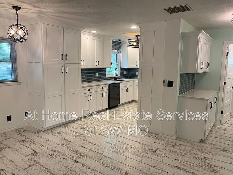 2322 E Langston St — Photo 6