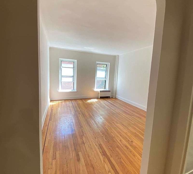 1st image of 220 E 52nd St #2FF