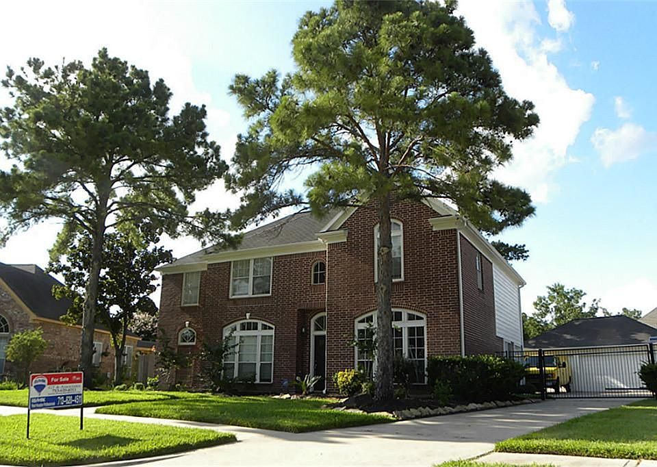 2nd image of 15906 Blaire Ct