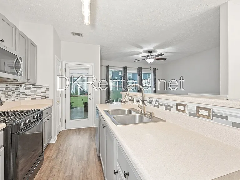 6311 Shoreview Cir — Photo 7