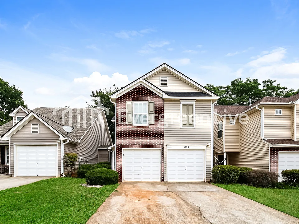 395 Lakeside Cir