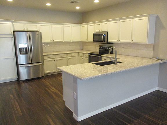 5th image of 719 N Tangerine Dr