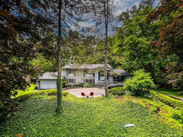 3085 Bloomfield Shore Dr, West Bloomfield, MI 48323
