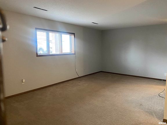 2nd image of 3240 Parkwild Dr APT 1C