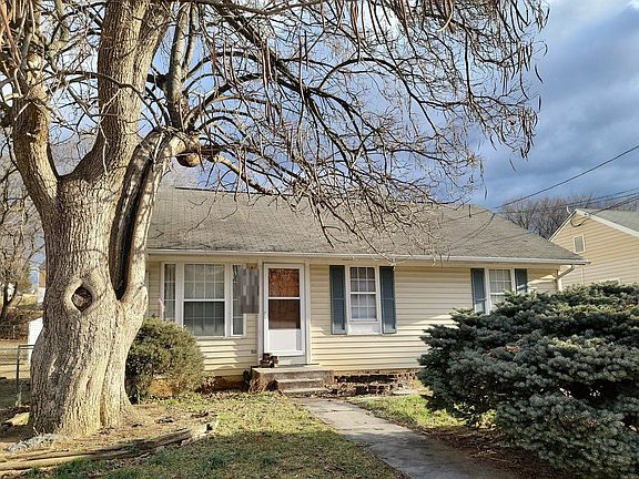 2nd image of 717 W 14th St