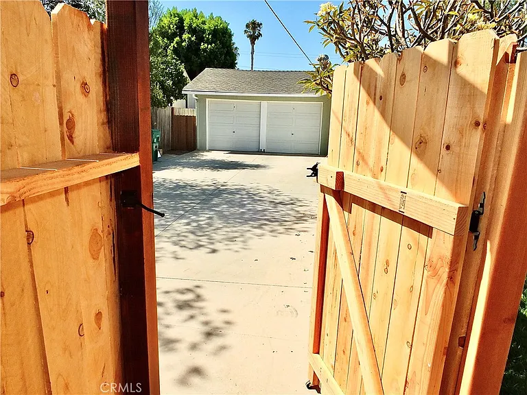 4036 E Vermont St — Photo 54