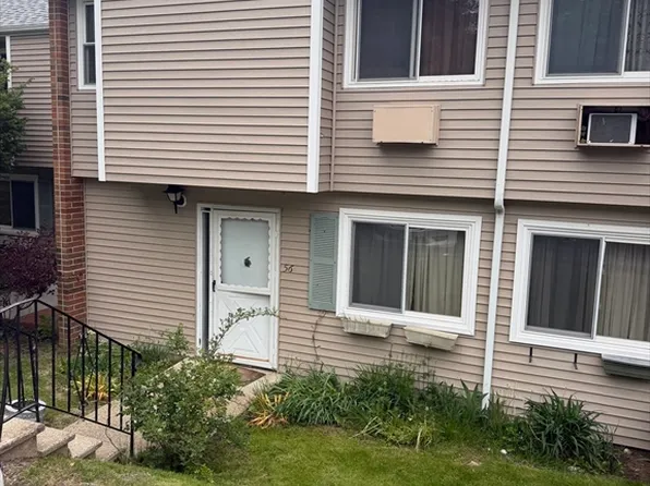 56 Glen Devin St Unit 56, Amesbury, MA 01913
