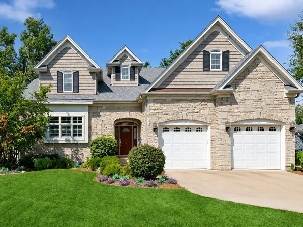 415 Ranch Rd, Wheaton, IL 60187