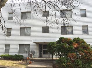 300 N 5th St APT 1S, Hannibal, MO 63401