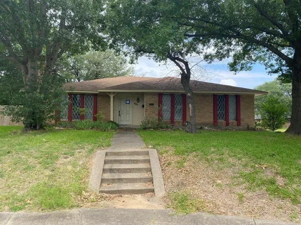 801 Oakbluff Dr, Lancaster, TX 75146