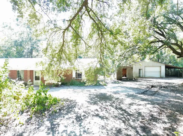 13709 Wolf Ridge Rd, Moss Point, MS 39562