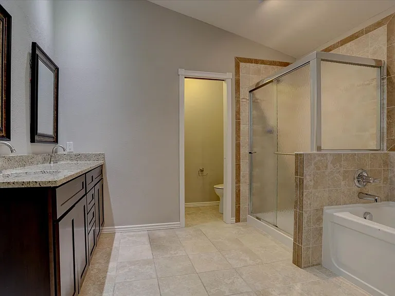10701 Hobbit Ln — Photo 30