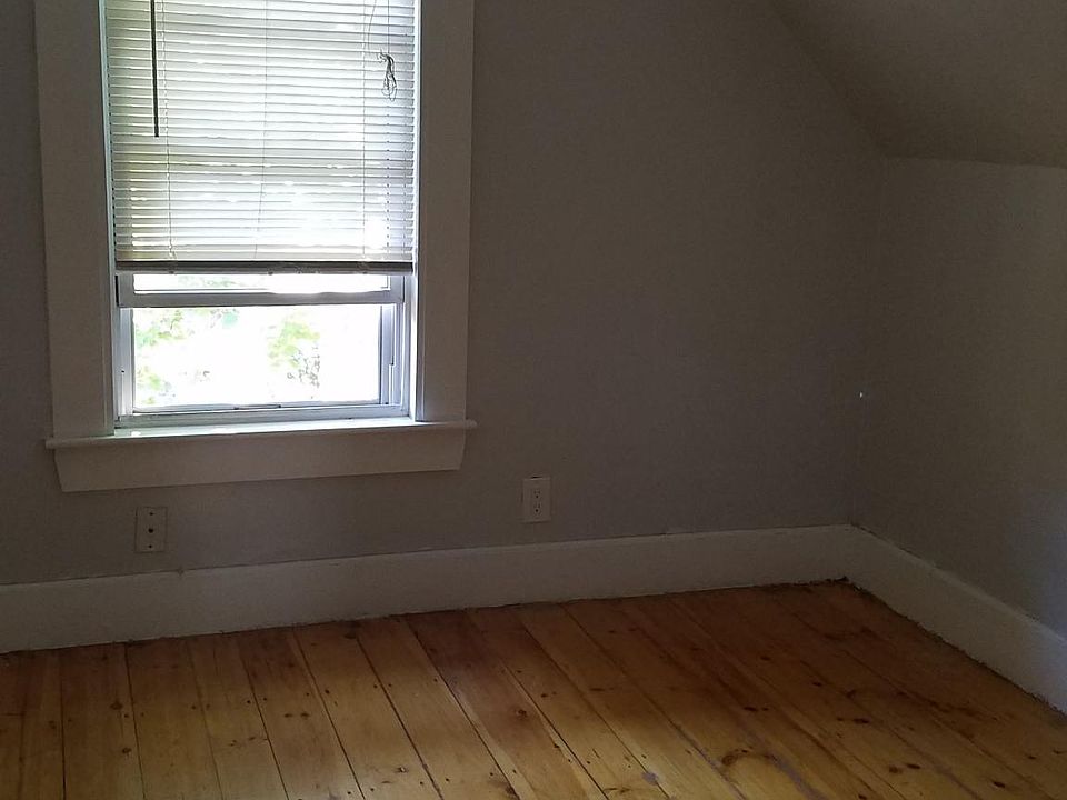 small bedroom - 2 of 2 bedrooms