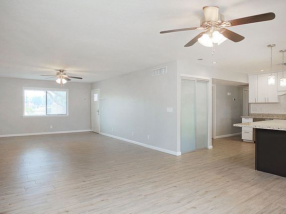 4th image of 310 E Dunbar Dr