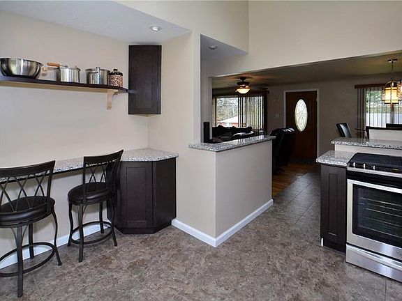 4th image of 4736 Nob Hill Dr