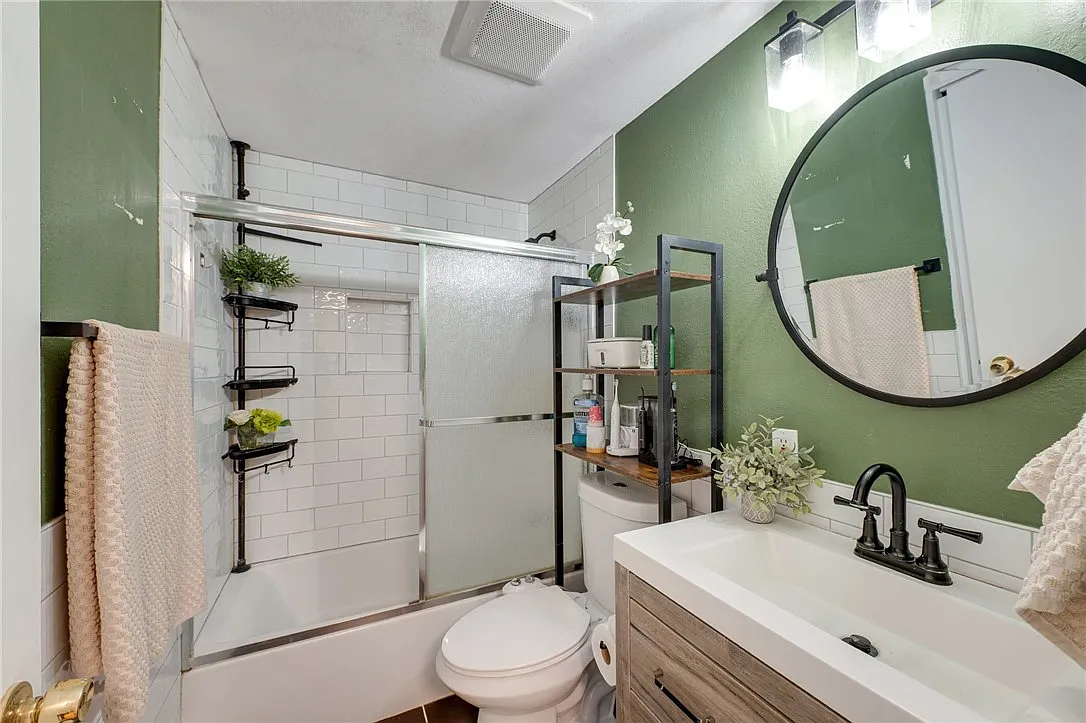 4 bed, 1.5 bath, 1508 sqft, $3,900 — Photo 3