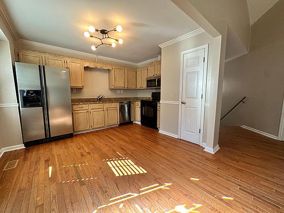 Kitchen- brand new dishwasher