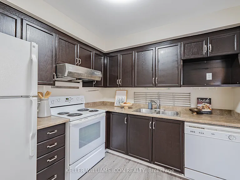 48 Blackdome Cres — Photo 7