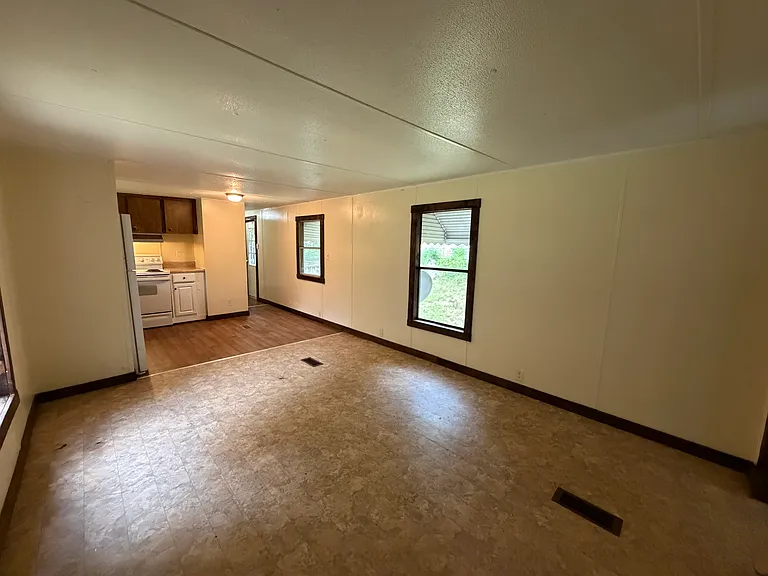 247 Park Cir — Photo 2