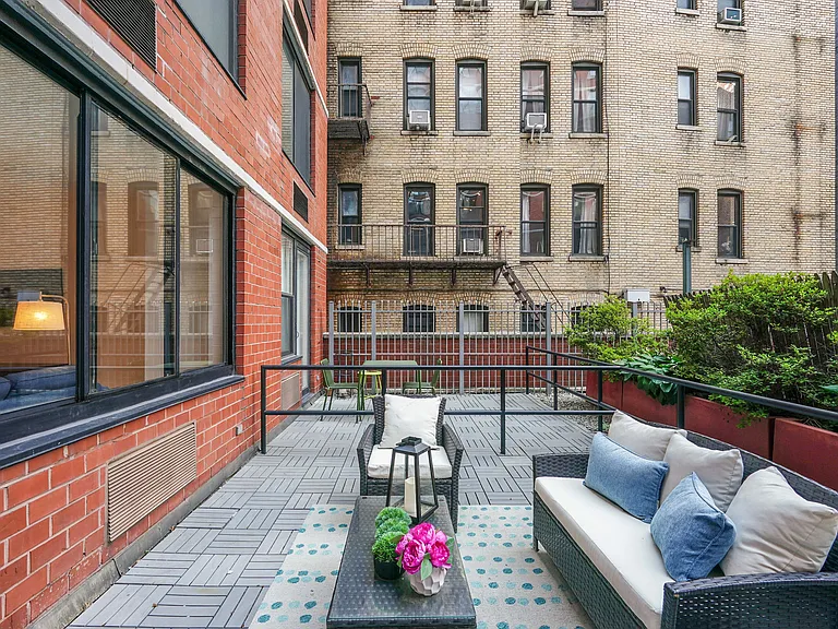 215 W 95th St #2N — Photo 1