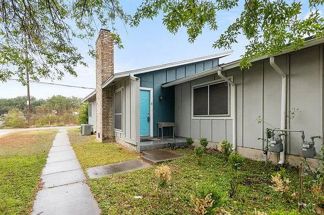 3 bed, 1100 sqft, $1,950 — Photo 1