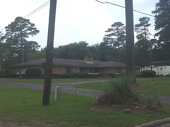 3rd image of 386 Lakewood Dr
