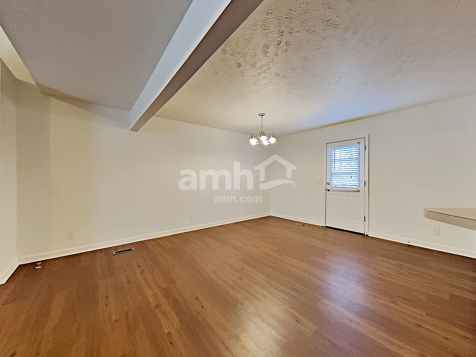5 bed, 2.5 bath, 2450 sqft, $2,695 — Photo 4
