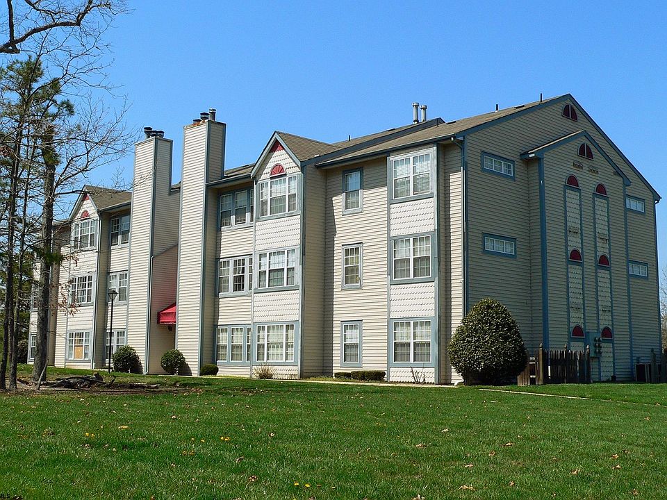 1st image of 46 Steeds St #46