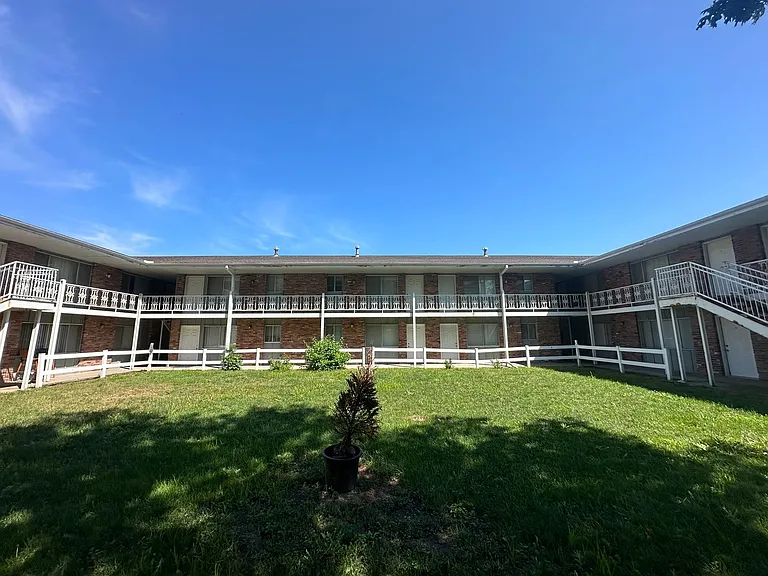 1910 J — Photo 1