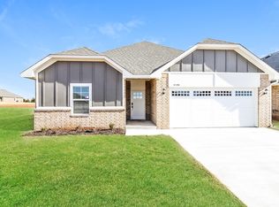 1161A Lakeview Dr, Edmond, OK 73034