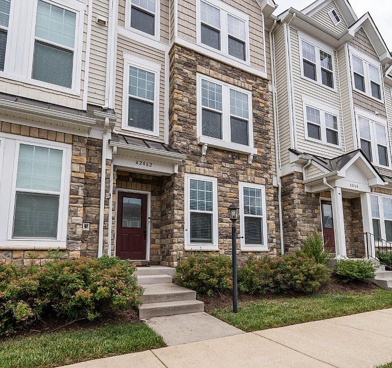 1st image of 42462 Benfold Sq