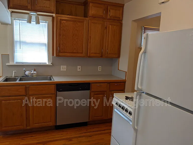 1824 S Franklin St — Photo 6