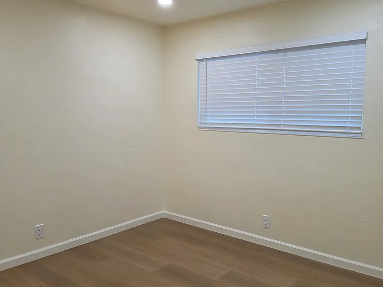 1024 Valencia Ave — Photo 5