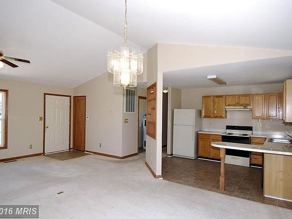 5th image of 415 Denwood Ave