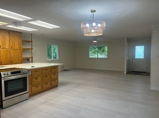 204 NE 56th St, Oak Island, NC 28465