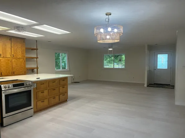 204 NE 56th St, Oak Island, NC 28465