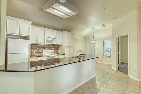 5th image of 2406 Wind Hollow Dr