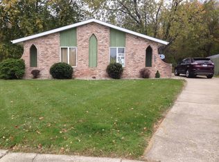 1900 Patti Ln, Schererville, IN 46375