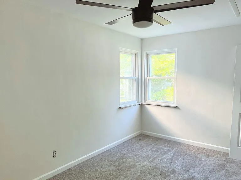 18917 Parkmount Ave — Photo 16