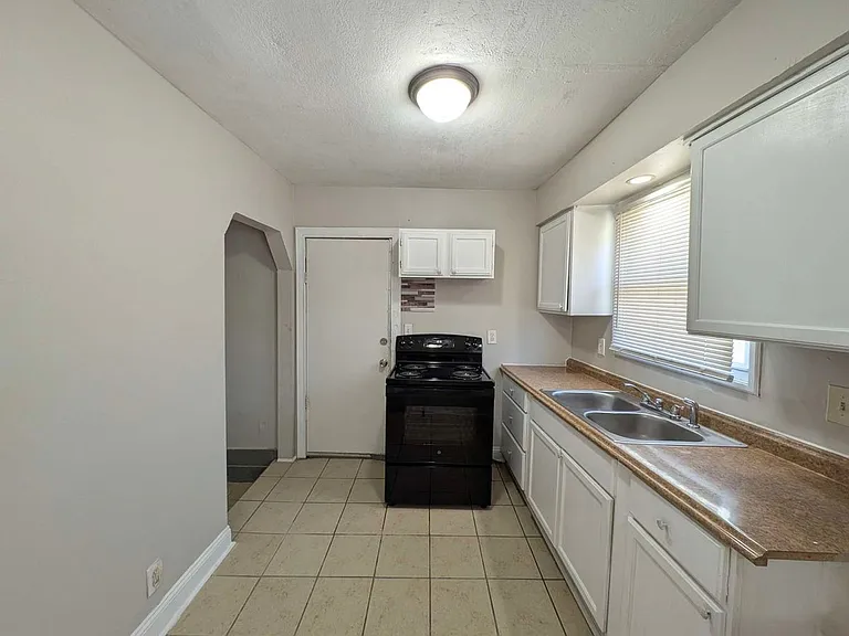 5817 Park Ave — Photo 4