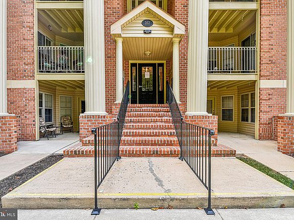 3rd image of 202 Clifford Ln Unit 3B
