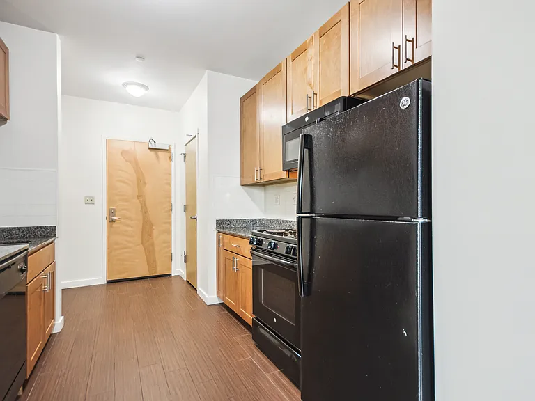 1032 Hope Street Apartments — Photo 15