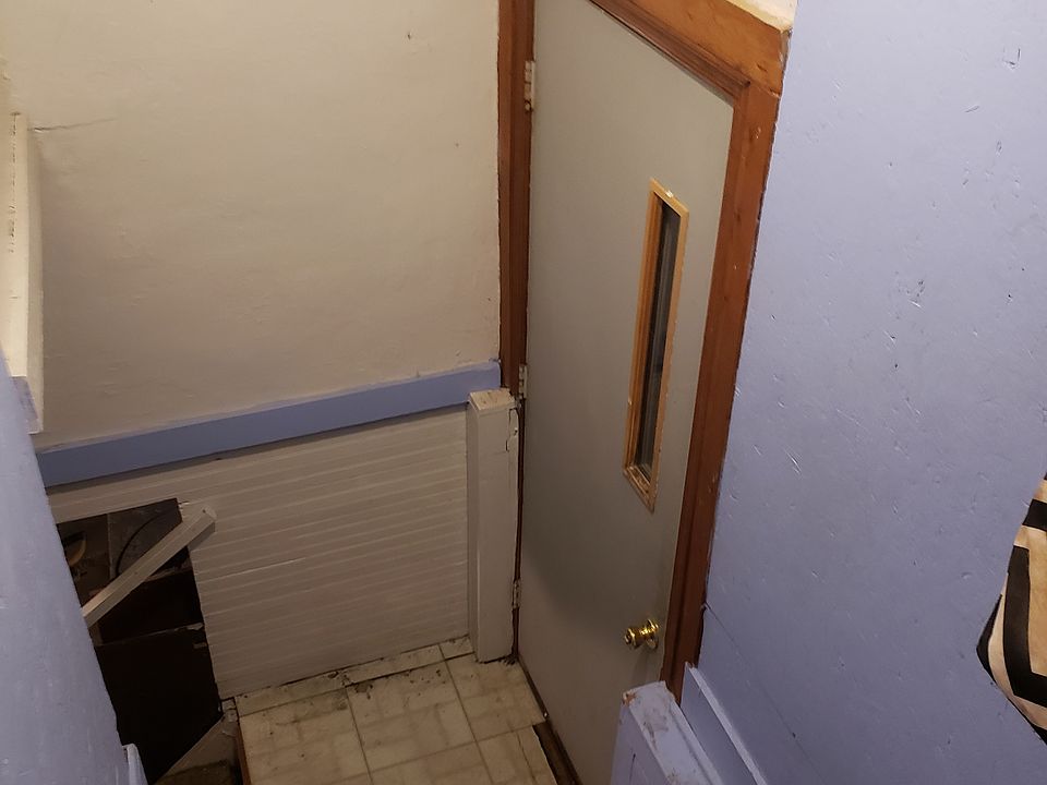 Stairs to rear entry/ basement