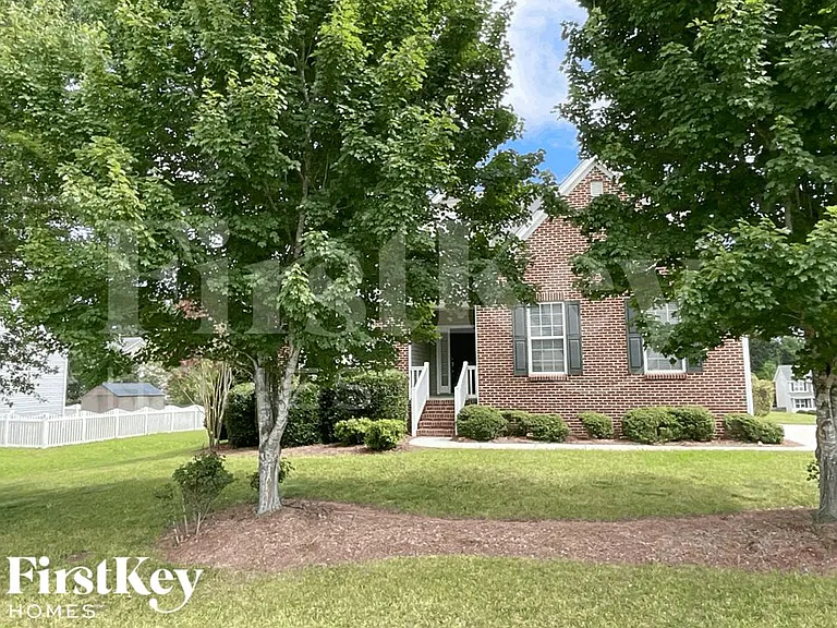 319 Ironwood Dr — Photo 1