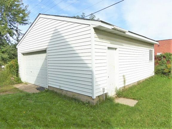 5th image of 636 N Pierce Ave